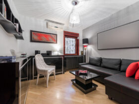 Jak urządzić mały salon, by wyglądał na większy?